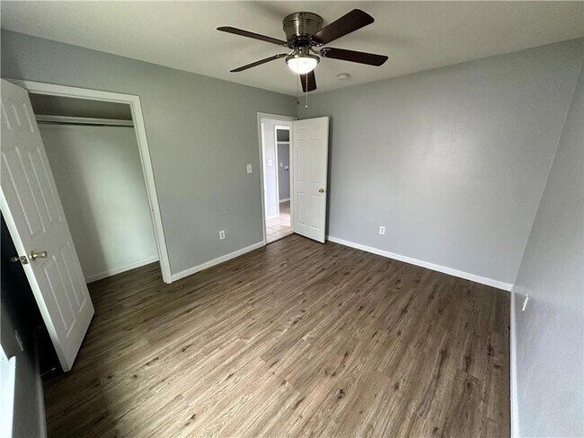 Building Photo - 3903 Juno Dr