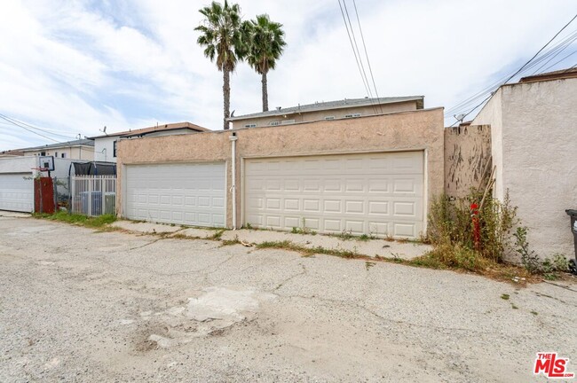 Building Photo - 1708 S Crescent Heights Blvd