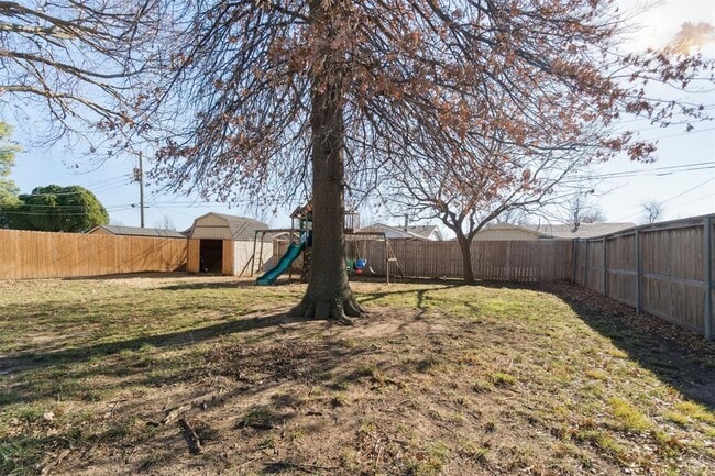 Building Photo - 4824 Elmview Dr