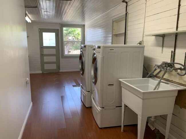 Building Photo - 3 bedroom in San Francisco CA 94116