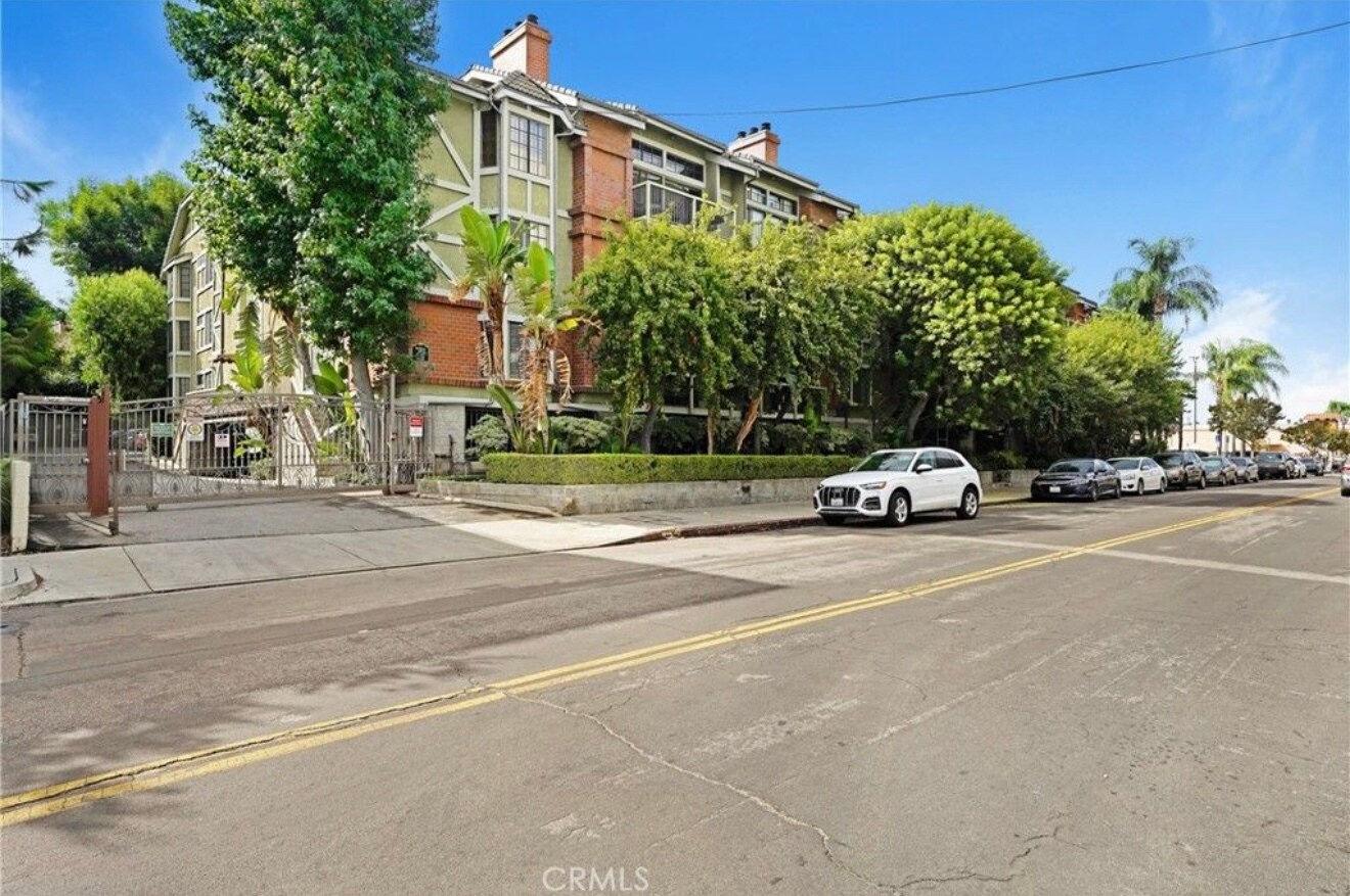 Building Photo - 18324 Clark St