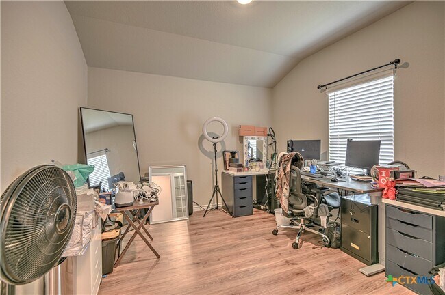 Building Photo - 1957 Rosson St