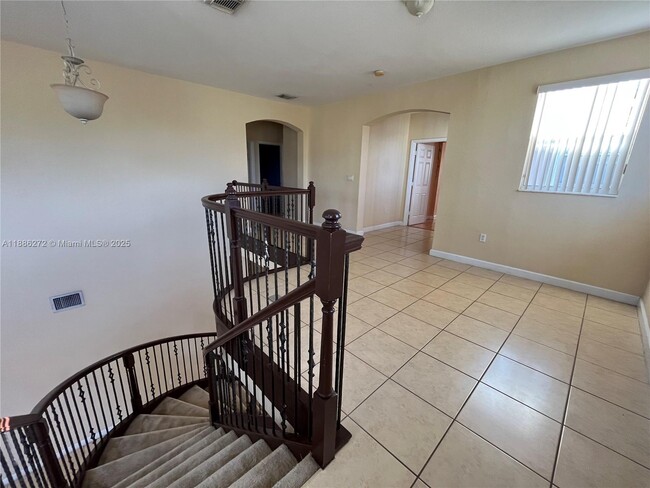 Building Photo - 9140 SW 153rd Ave