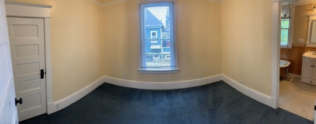 Building Photo - Two Bedroom Victorian Home For Rent in the Brooklyn Neighborhood!