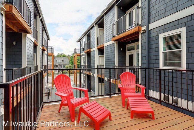 Building Photo - 7510 SE Milwaukie Ave