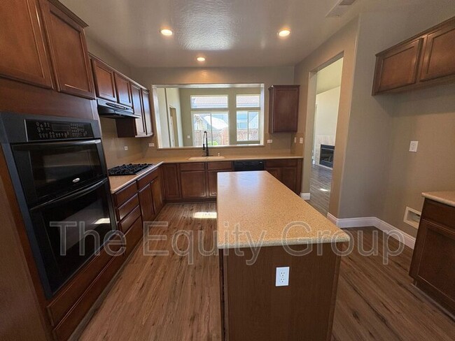 Building Photo - 1424 N Oliveto Ct