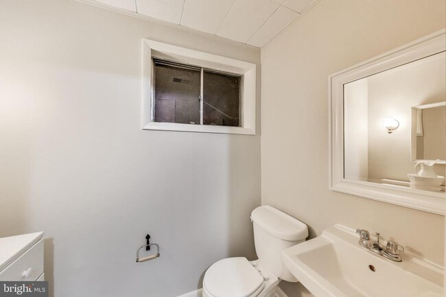Building Photo - 14207 Gaines Ave