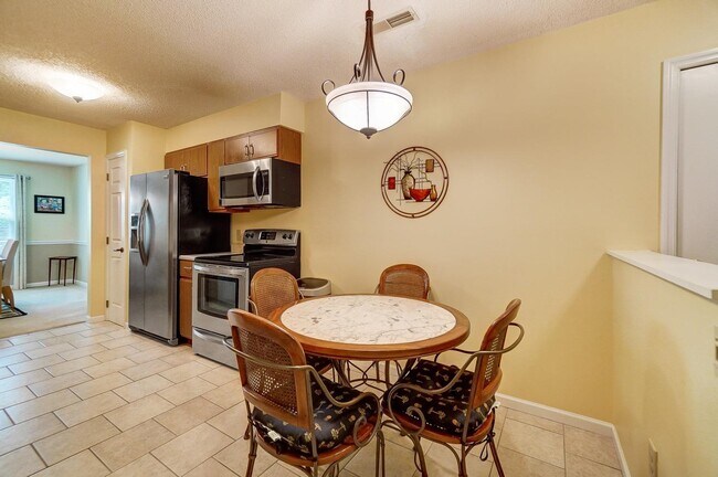 Eat in Area - 9728 Timberview Ct