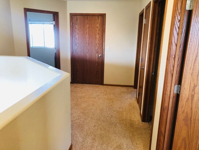 Building Photo - 21 &amp; 23 Hanfield Court