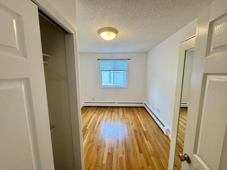 Building Photo - 48 Dane St