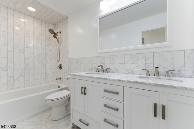 Building Photo - 23 Renaissance Dr