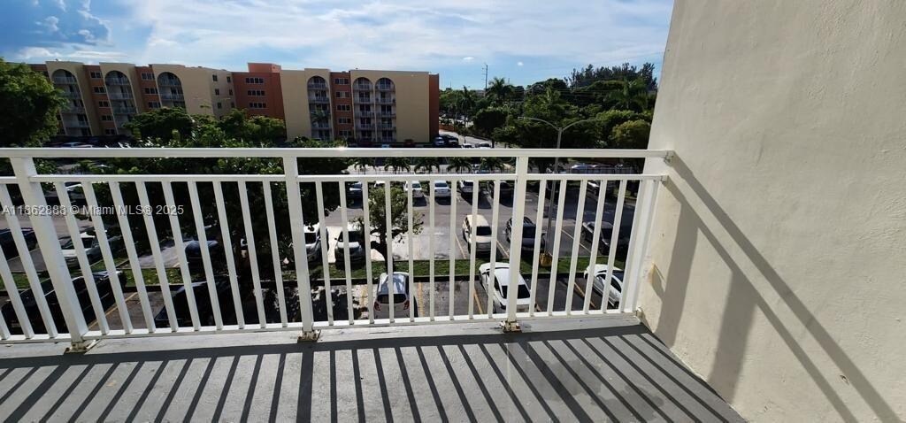 Building Photo - 6950 Miami Gardens Dr