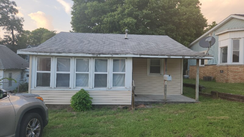 Primary Photo - 108 E Main St