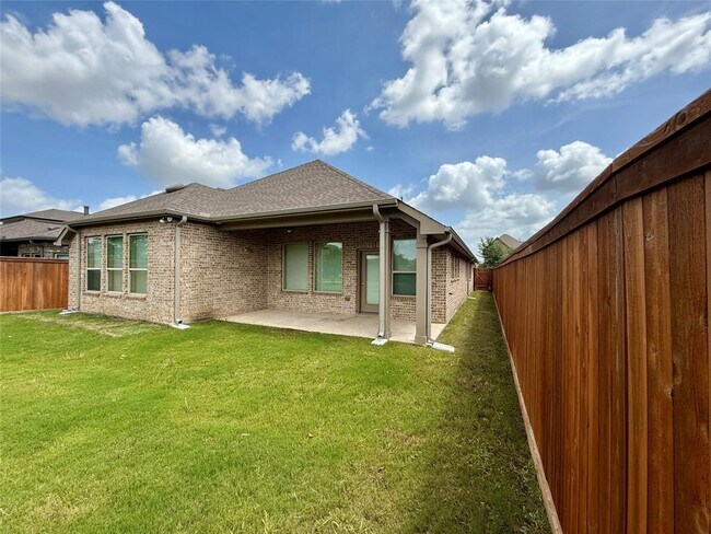 Building Photo - 18211 County Shores Ln