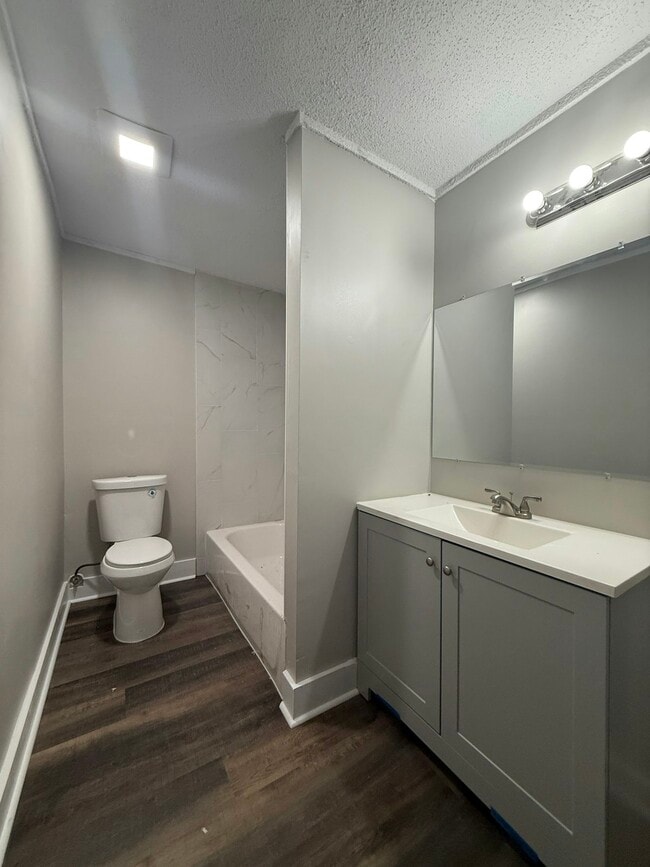 Building Photo - 705 Harahan Rd