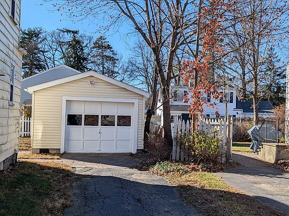 Building Photo - Comfortable home