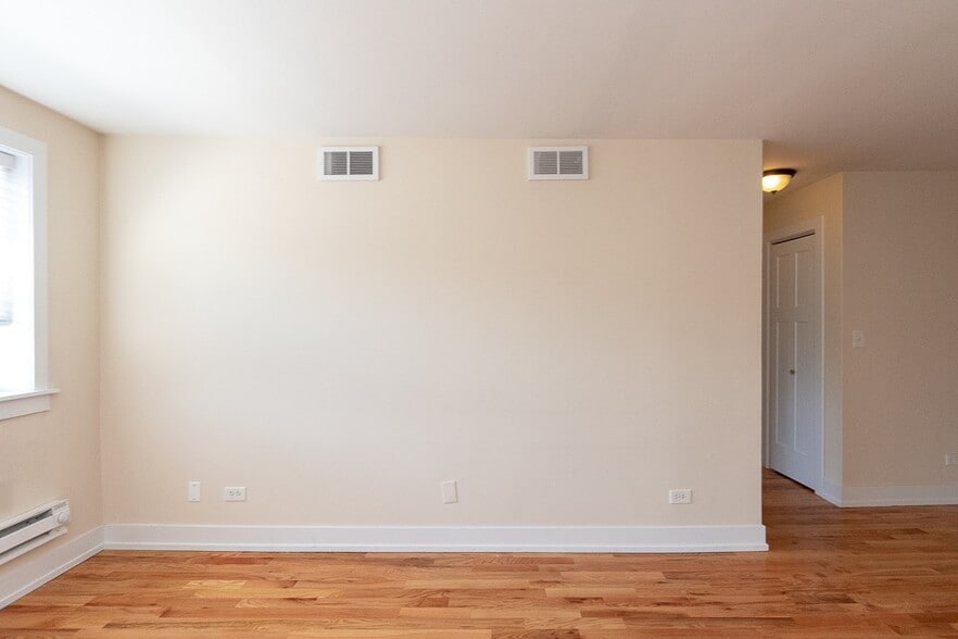 Building Photo - 557 W Arlington Pl