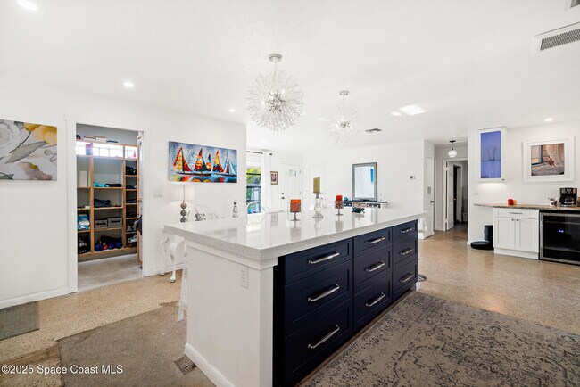 Building Photo - 300 Pelican Dr