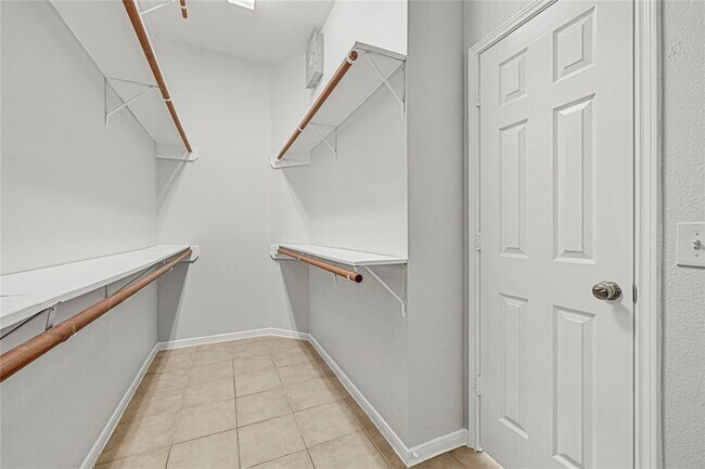 Building Photo - 7530 Broken Oak Ln