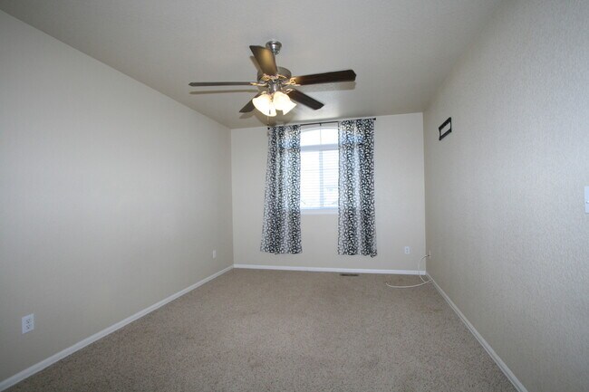 Building Photo - 3 Bedroom Home in Painted Sky!