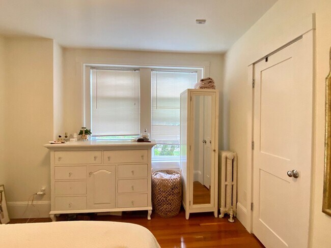Building Photo - Nicely renovated 2 bed in Brookline.