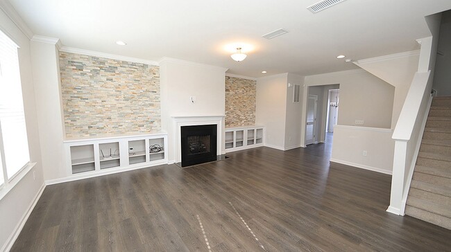 Building Photo - Upgraded & Spacious End Unit Townhome in V...