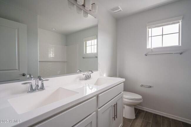 Building Photo - 9036 S 169th Dr