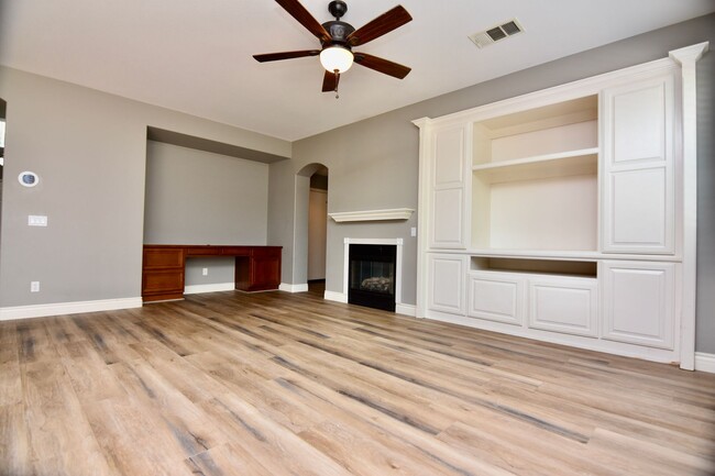 Building Photo - AVAILABLE NOW: 4 Bd/3Ba in Great Oak Schoo...
