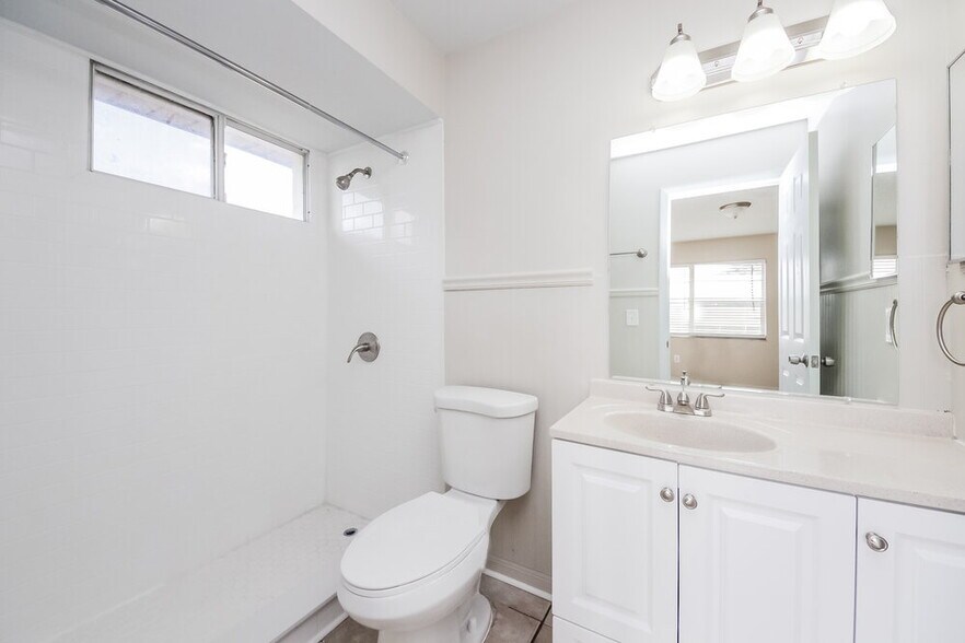 Building Photo - 12560 Illinois Woods Ln