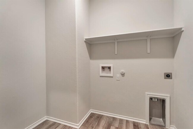 Building Photo - 137 Onna St