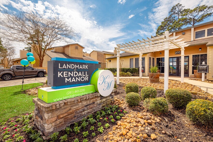 Kendall Manor Apartments 21717 Inverness Forest Blvd Houston TX 77073