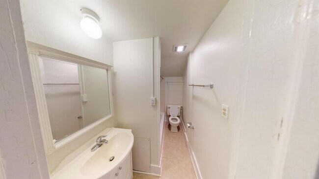 Building Photo - 706 Emmet St