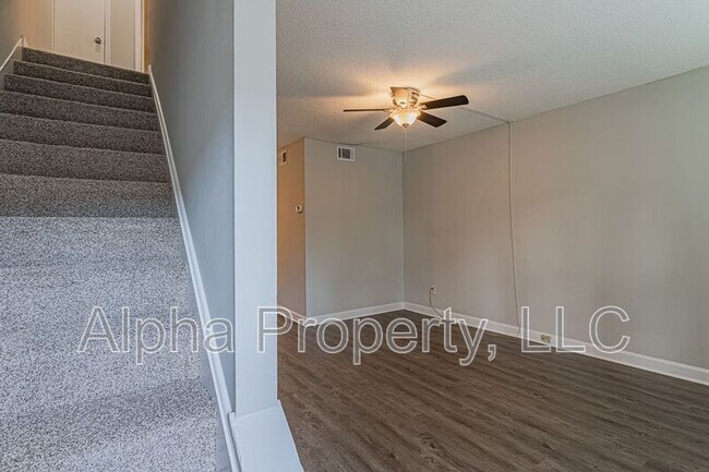 Building Photo - 501 Edwards Rd