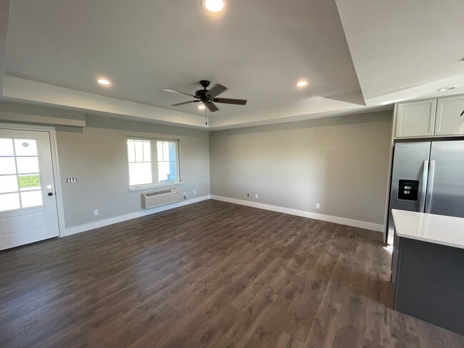 Building Photo - 3383 W 3nd