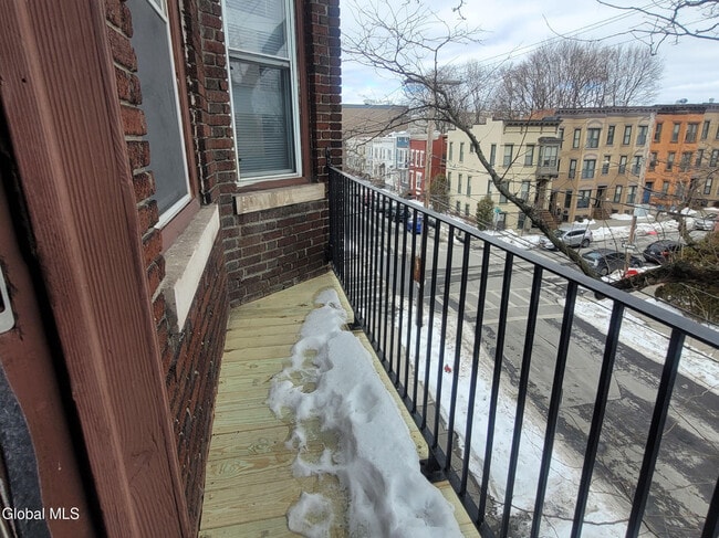 Building Photo - 68 Morris St