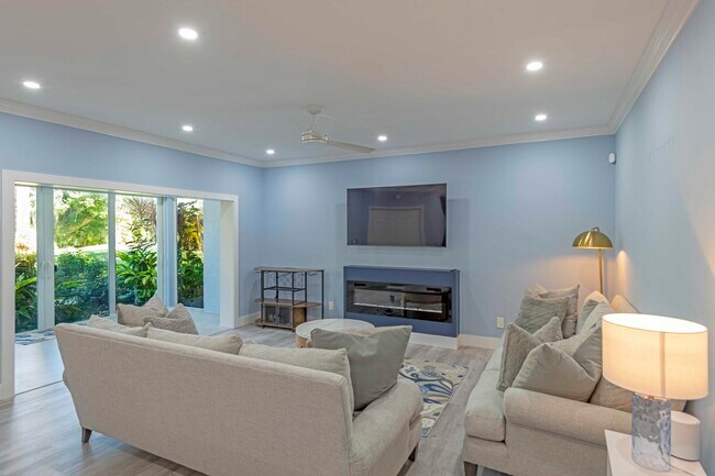 Building Photo - 4501 Fairway Dr N