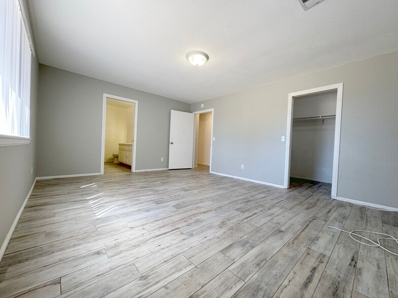 Building Photo - 14957 Mandan Rd