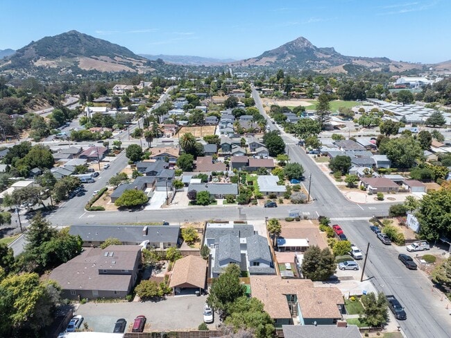 Building Photo - AVAILABLE FOR 2026-2027 SCHOOL YEAR...14 B...