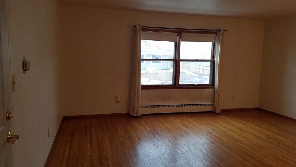 Building Photo - 1022 Arkwright St N