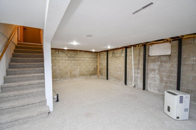 Building Photo - 103 Perry Ln