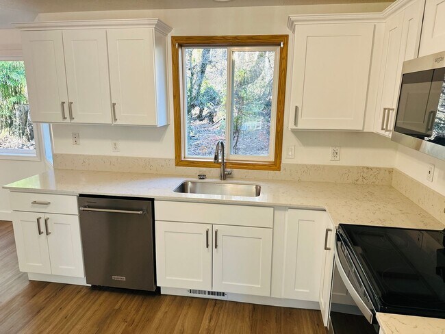 Building Photo - Charming Newly Remodeled Acreage Home