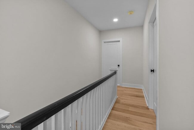 Building Photo - 334 Maple Ave