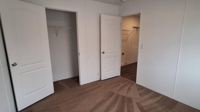 Building Photo - 1190 S Mojave Rd