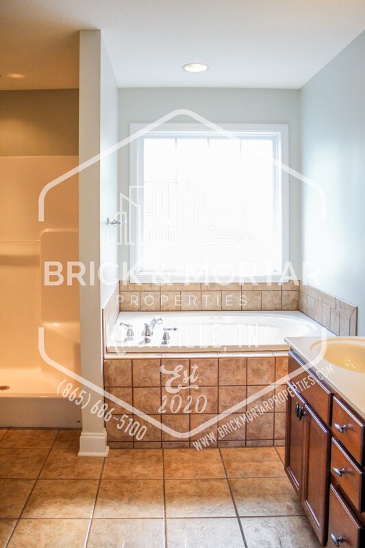 Building Photo - 5722 Rhyne Cove Ln