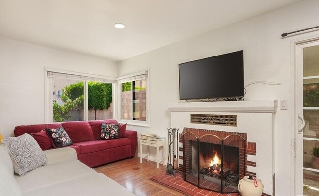 Building Photo - Single-Story 3BR Home with Permitted ADU, Private Yard & Cul-De-Sac Location – Van Nuys