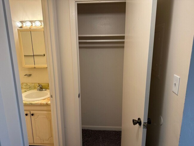 Building Photo - 4409 Bruhin Rd