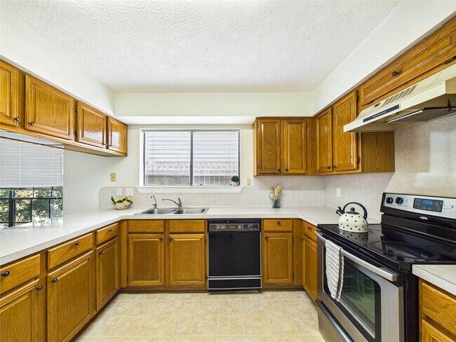 Building Photo - 814 Lochnell Dr