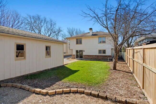 Building Photo - 1407 Wilson Ave