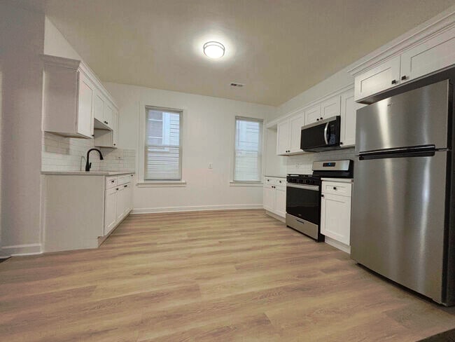 Building Photo - 4537 S Hermitage Ave