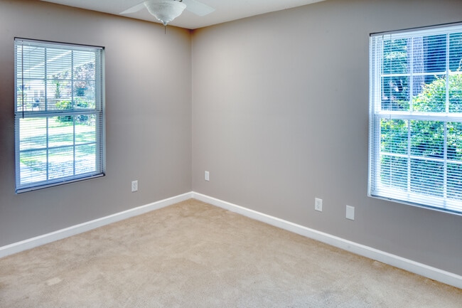 Building Photo - 9 Morningside Dr